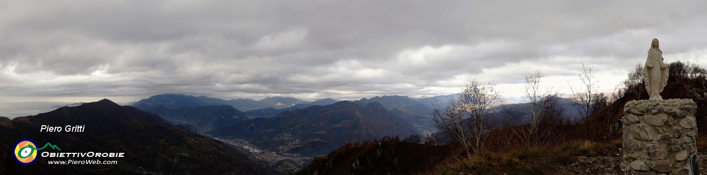58 Panoramica dalla  Madonnina del Monte Costone (1228 m) con vista  in Canto Alto, su Zogno ed oltre .jpg